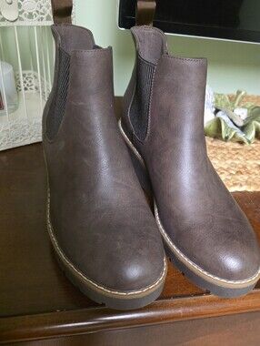 Womens Brown Chelsea Boots - Classic Slip-On Boots